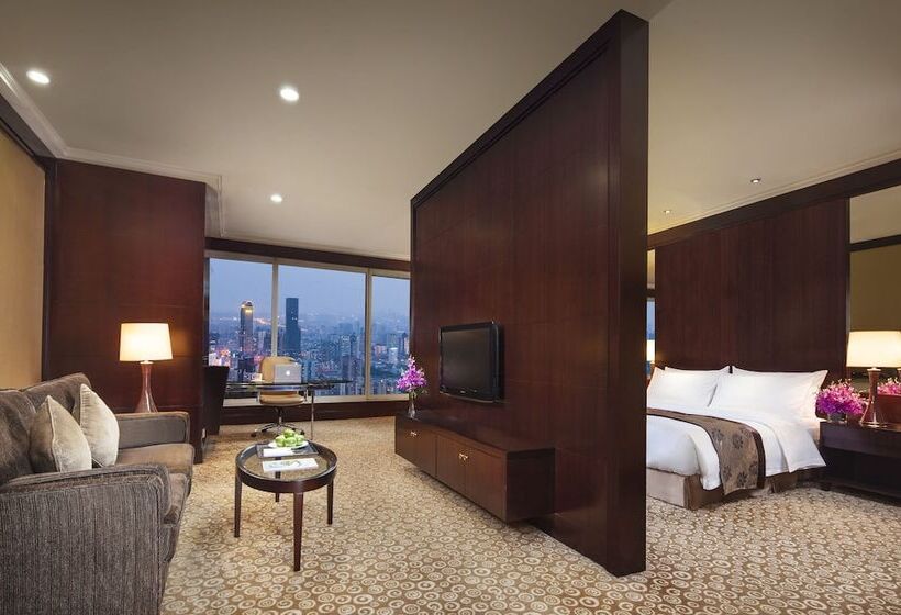 سوئیت با چشم‌انداز, Golden Eagle Summit Hotel Downtown