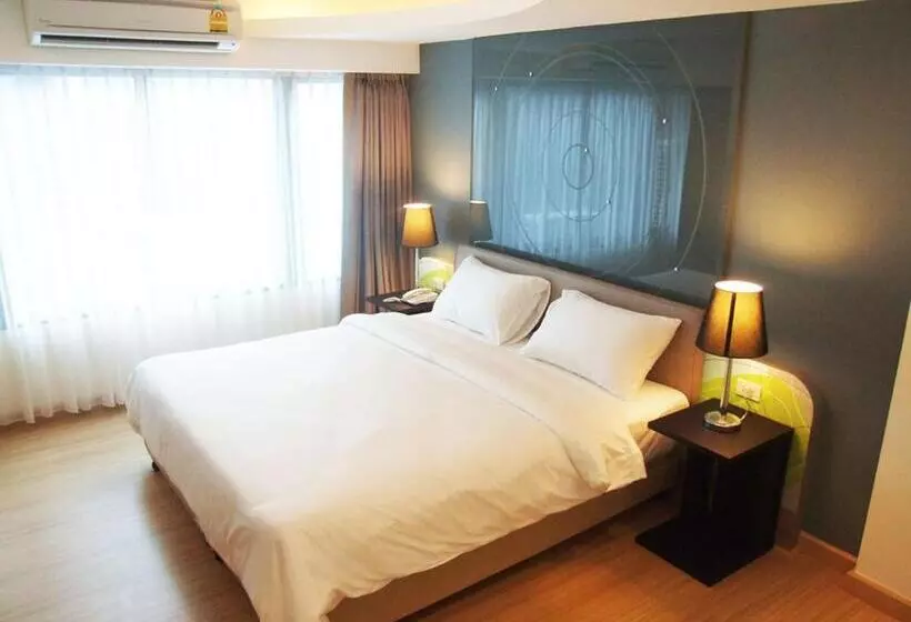 سوییت اجرایی, Grand Tower Inn Sathorn