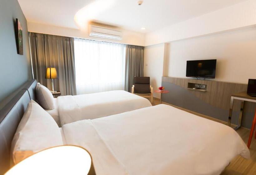 Quarto Quádruplo Estandar, Grand Tower Inn Sathorn