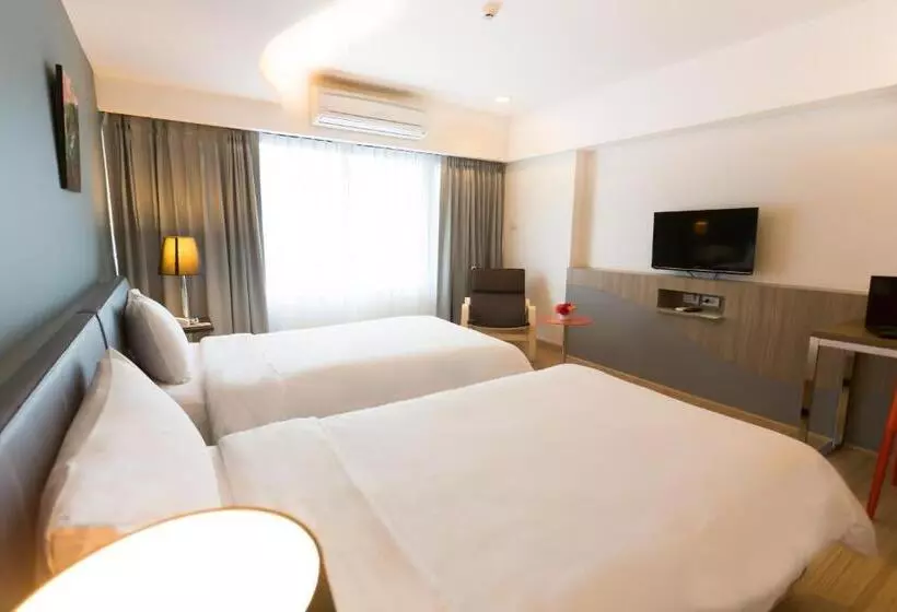 اتاق لوکس سه تخته, Grand Tower Inn Sathorn