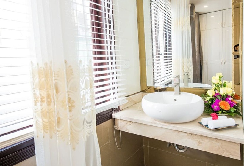 اتاق اجرایی, Little Hanoi Deluxe