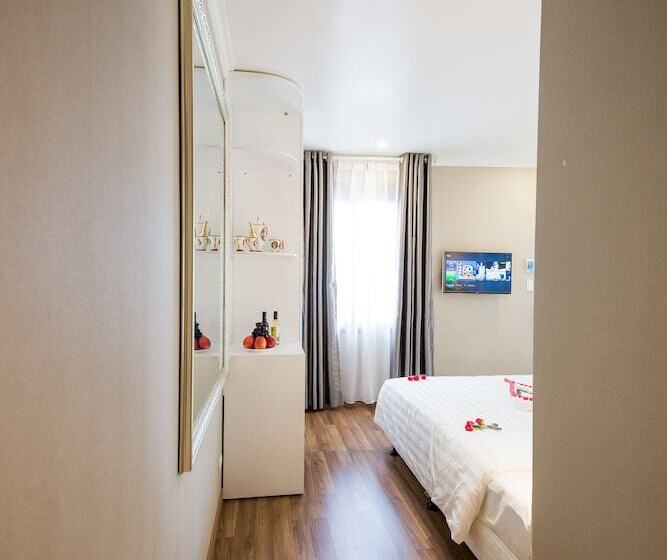 اتاق اجرایی, Little Hanoi Deluxe