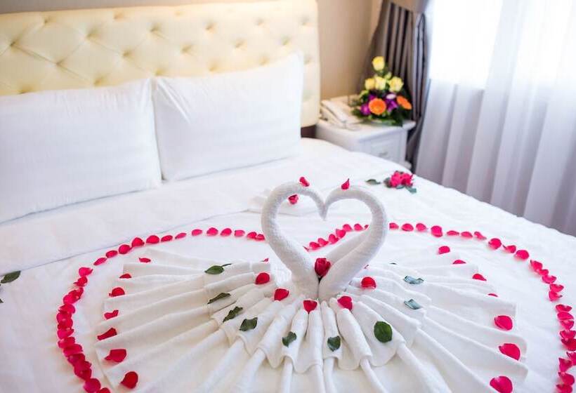 اتاق اجرایی, Little Hanoi Deluxe