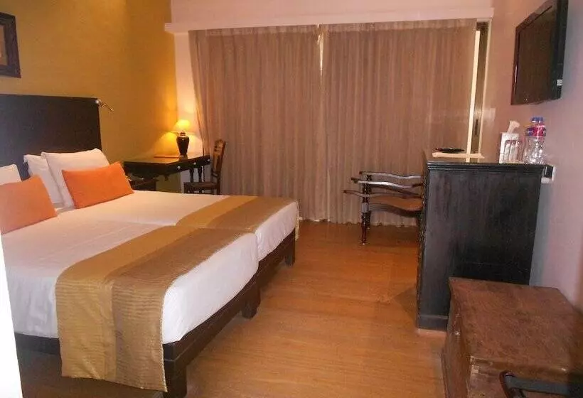 スタンダードインサイドビュールーム, O Hotel Goa, Candolim Beach