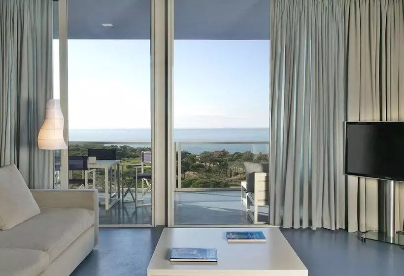 Superior-huone, The Oitavos