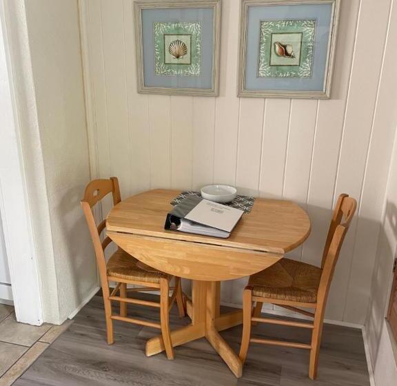 スタンダードスタジオ, Venice Beach Villas