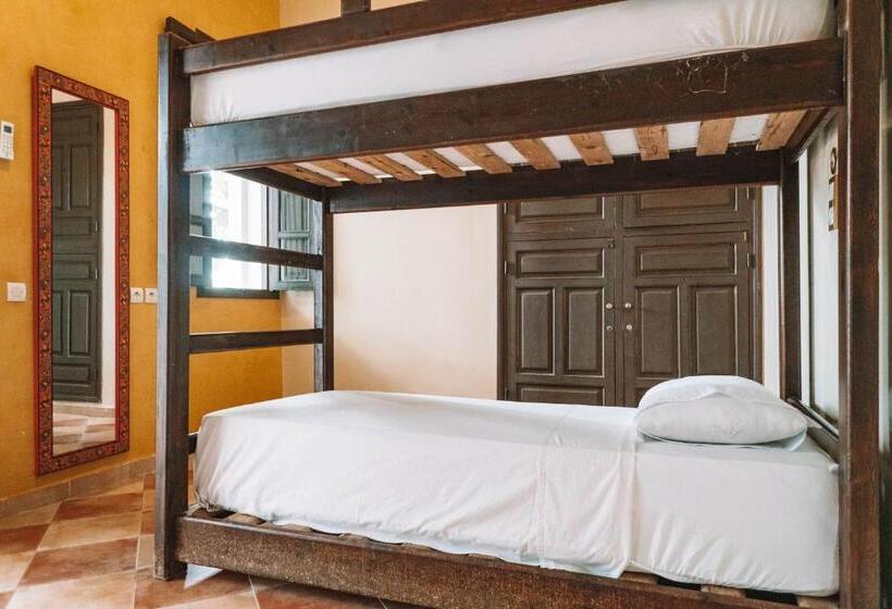 تختخواب در اتاق مشترک, Equity Point Marrakech