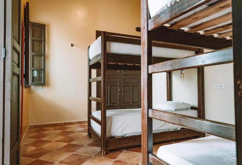 تختخواب در اتاق مشترک, Equity Point Marrakech