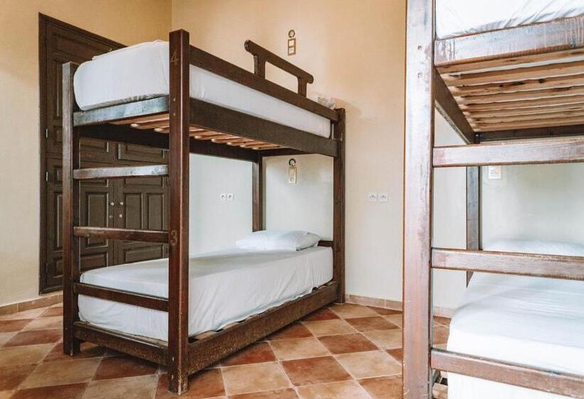 تختخواب در اتاق مشترک, Equity Point Marrakech