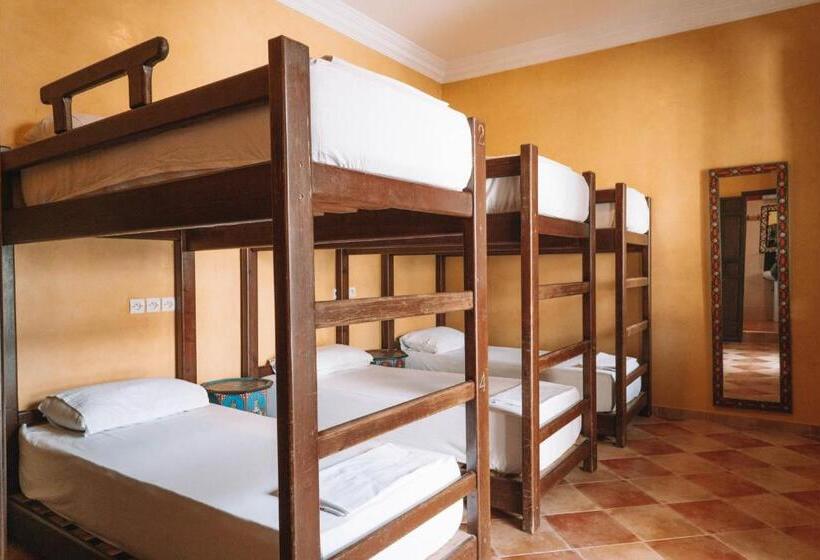 تختخواب در اتاق مشترک, Equity Point Marrakech