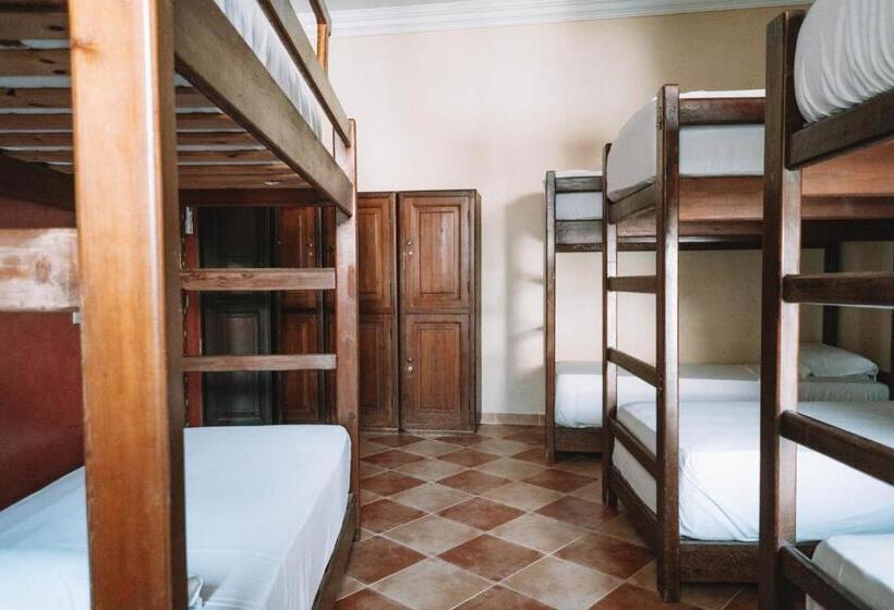 تختخواب در اتاق مشترک, Equity Point Marrakech