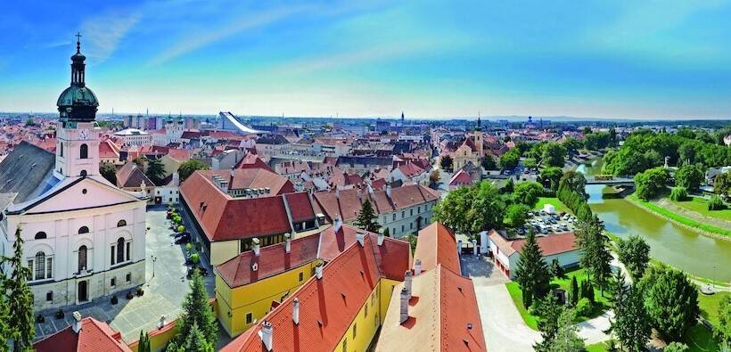 Номер Стандарт, Famulus