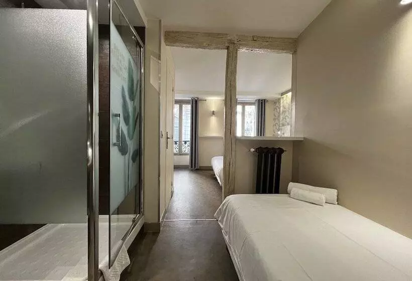اتاق راحتی سه تخته, Nation Montmartre