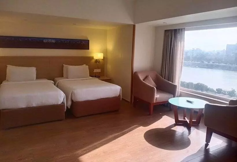 デラックスルーム, Sarovar Portico Rivera Ahmedabad