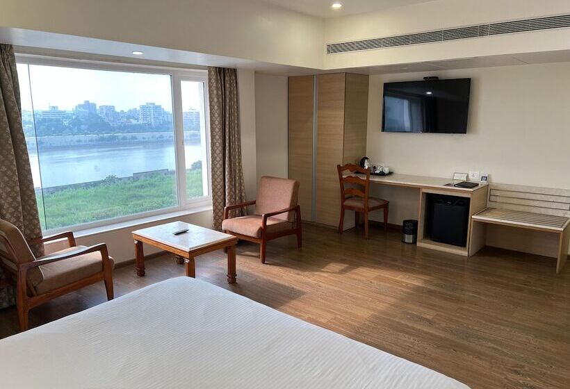 غرفة ديلوكس, Sarovar Portico Rivera Ahmedabad