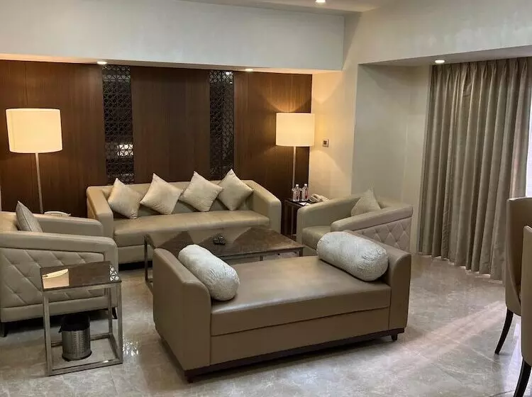 スイート, Sarovar Portico Rivera Ahmedabad