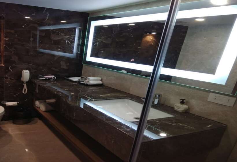 جناح, Sarovar Portico Rivera Ahmedabad