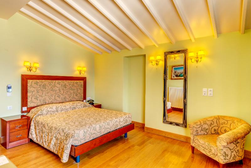 غرفة ديلوكس سرير كينج, Santika Makassar