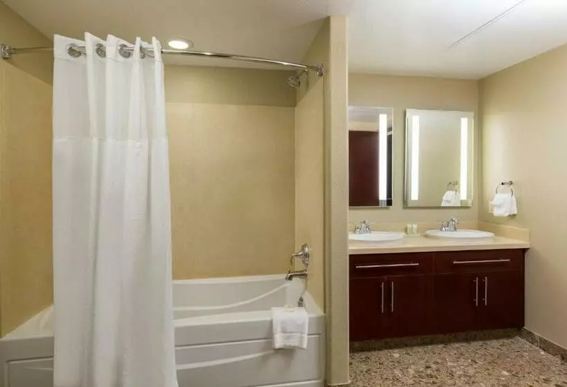 キングサイズベッドのスイートルーム, Staybridge Suites Las Vegas   Stadium District