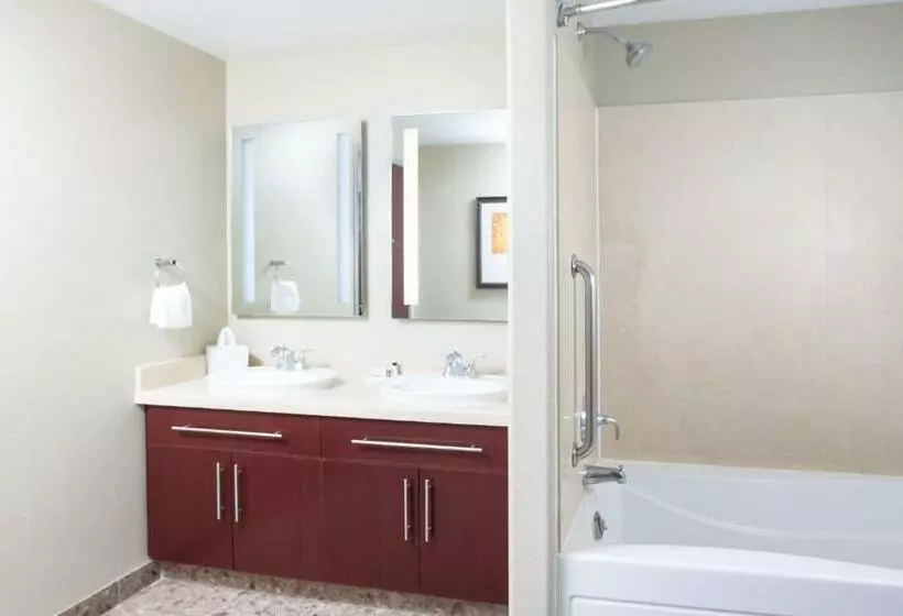 キングサイズベッドのスイートルーム, Staybridge Suites Las Vegas   Stadium District