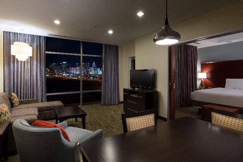 带大床的套房, Staybridge Suites Las Vegas   Stadium District