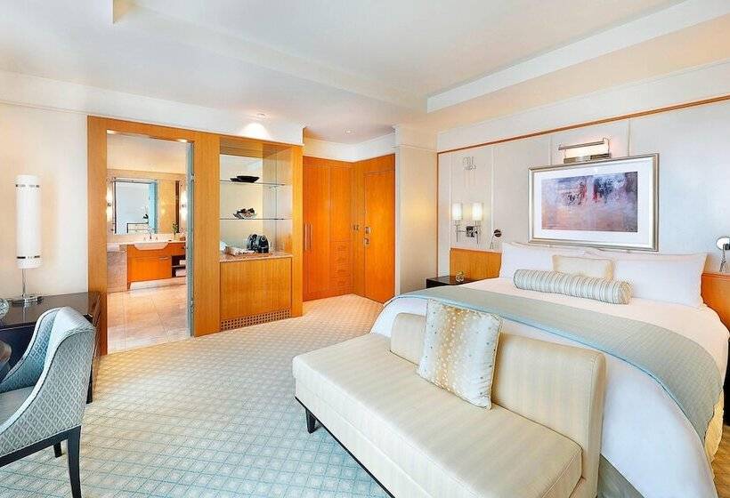 带大床的俱乐部房间, Ritz Carlton Difc Downtown Dubai