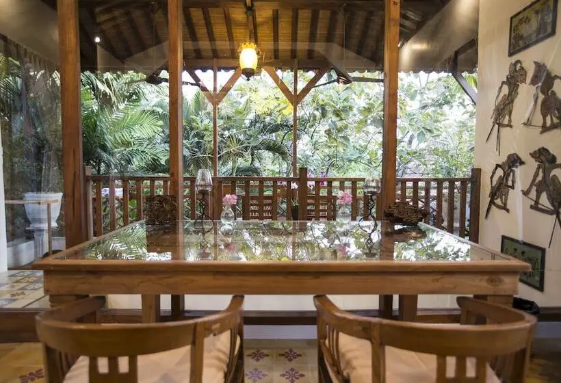 ツーベッドルーム　ヴィラ, Kampung Kecil