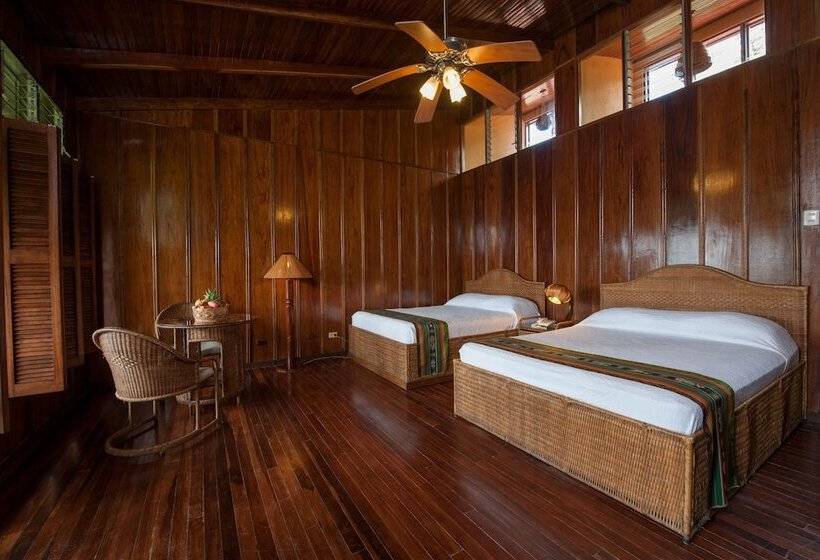 جناح جونيور, Arenal Lodge