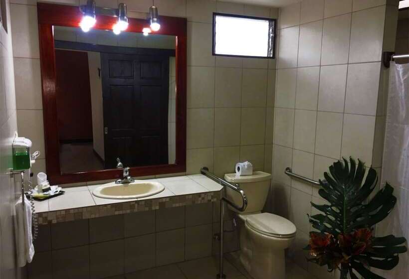 جناح عائلي, Arenal Lodge