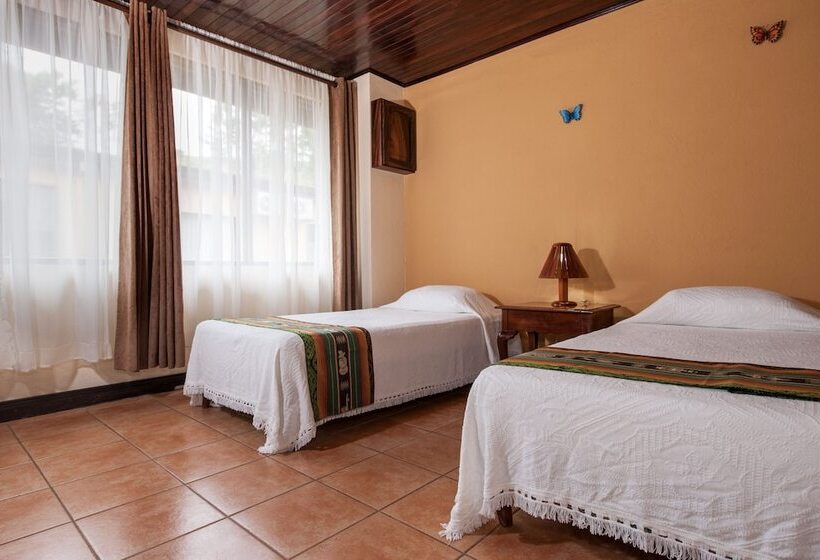 جناح عائلي, Arenal Lodge