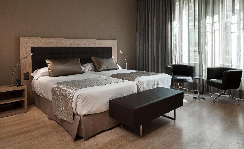 Номер Стандарт, Catalonia Atocha