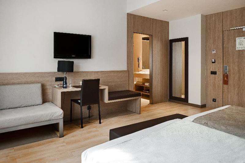 Номер Стандарт, Catalonia Atocha