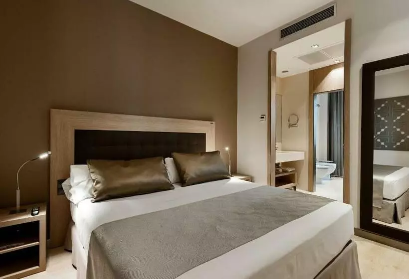 Superior Room with Terrace, Catalonia Atocha