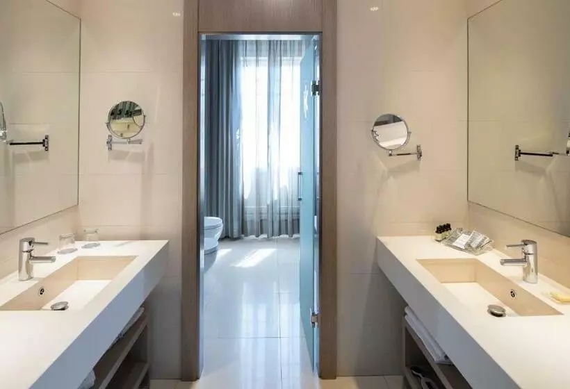 Superior Room with Terrace, Catalonia Atocha