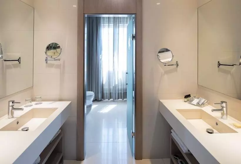 Superior Room with Terrace, Catalonia Atocha