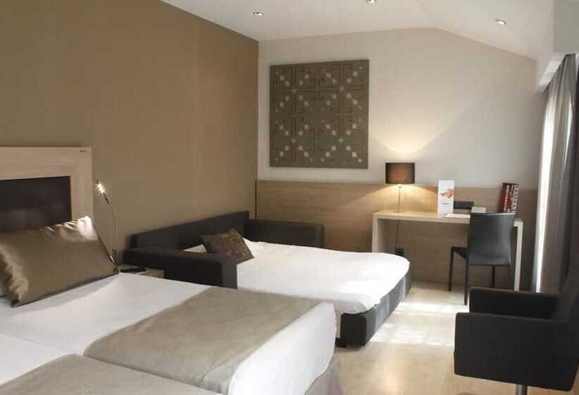 Номер Стандарт Трехместный, Catalonia Atocha