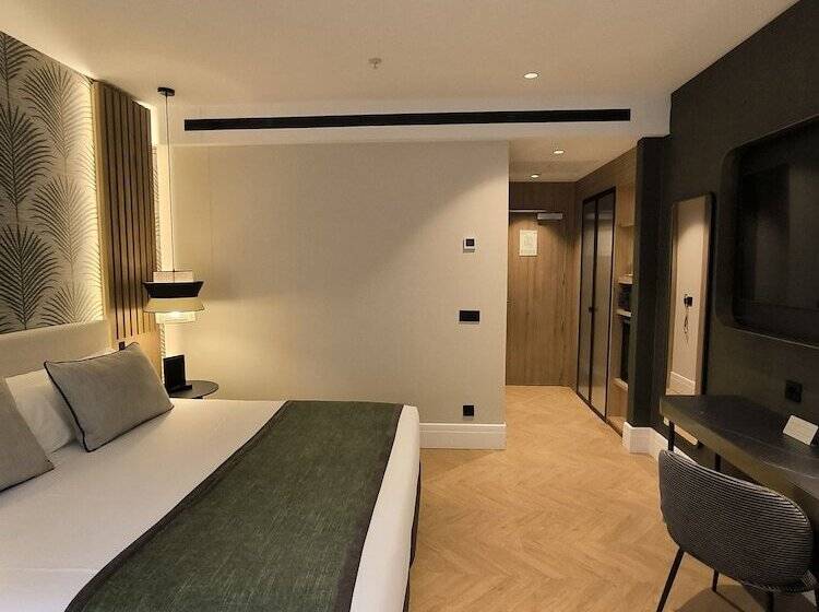 Номер Стандарт, Catalonia Atocha