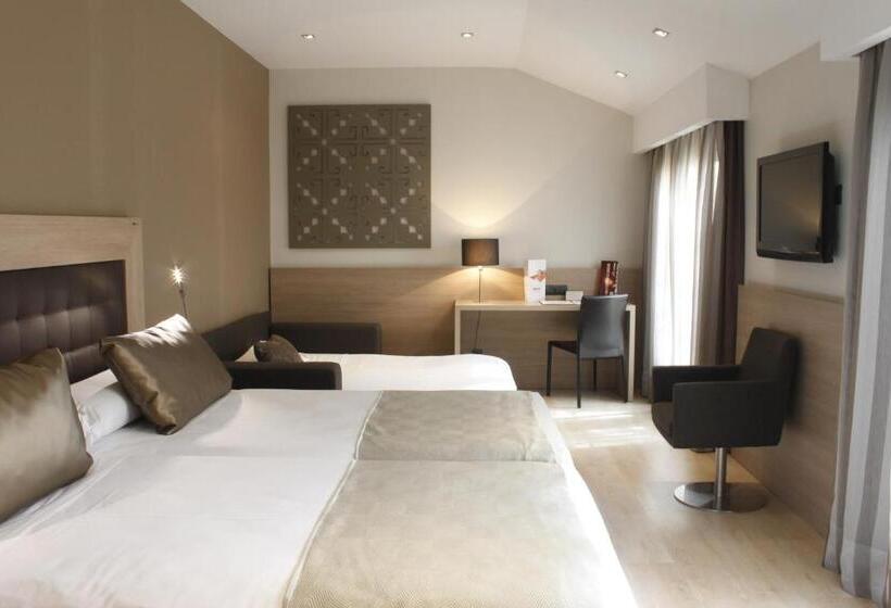 Номер Стандарт Трехместный, Catalonia Atocha