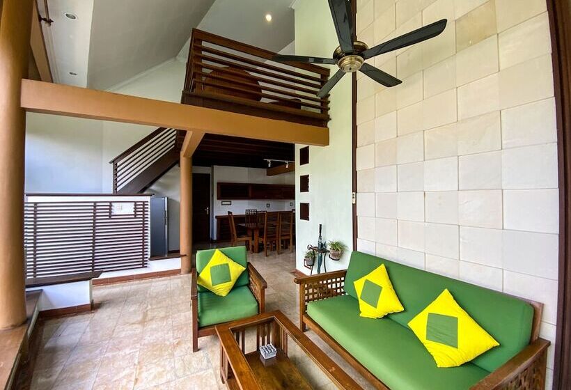 プール付3ベッドルーム ビラ, Desamuda Village