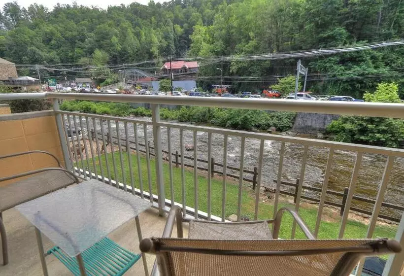 身障者適用キングサイズベッドルーム, Gatlinburg River Inn