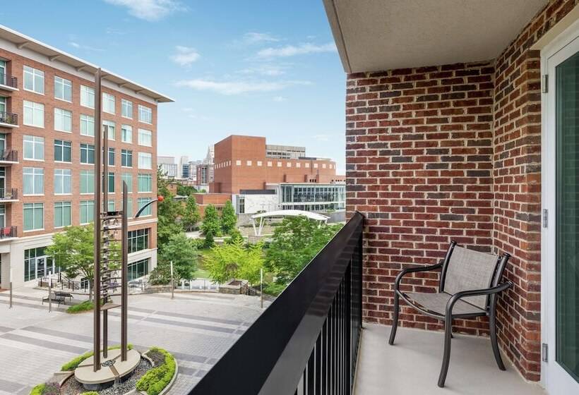 스탠다드 룸 더블 침대, Hampton Inn & Suites Greenville Downtown Riverplace