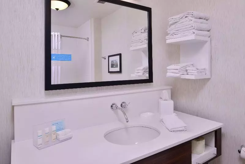 キングサイズベッドのスタンダードルーム, Hampton Inn & Suites Woodland Sacramento Area