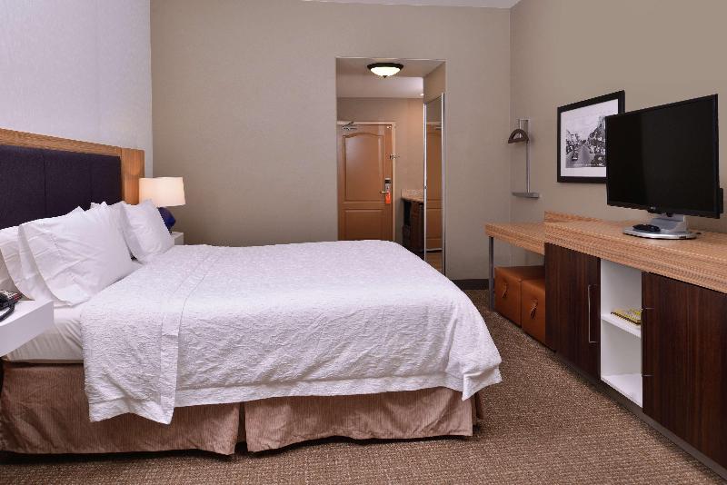 带大床的套房, Hampton Inn & Suites Woodland Sacramento Area