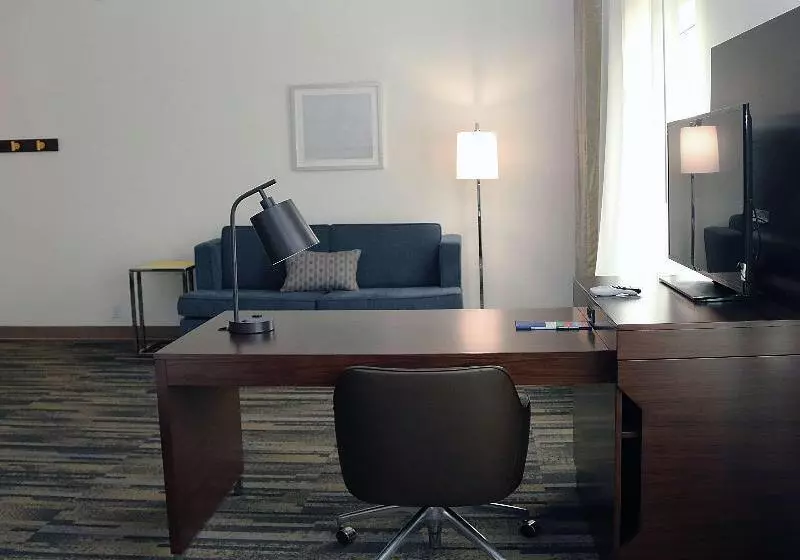 キングサイズベッドのスイートルーム, Hampton Inn & Suites Stephenville