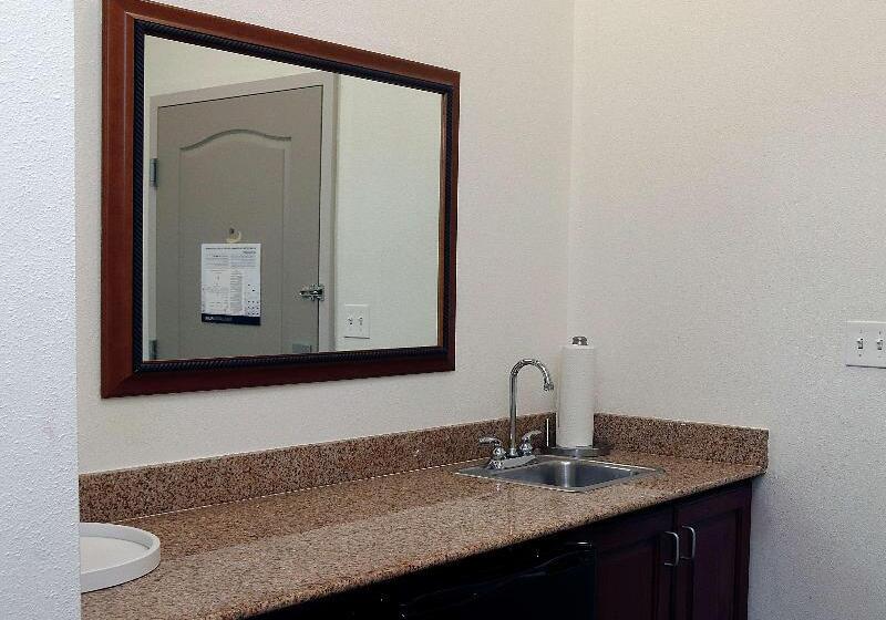 带大床的套房, Hampton Inn & Suites Stephenville