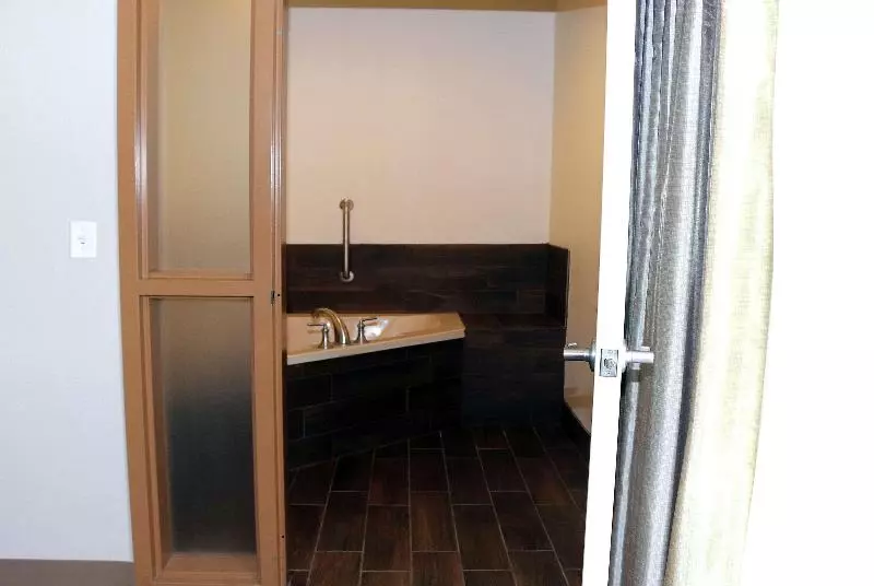 キングサイズベッドのスイートルーム, Hampton Inn & Suites Stephenville