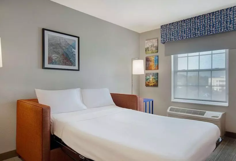 スタンダードスタジオ, Hampton Inn & Suites Yonkers