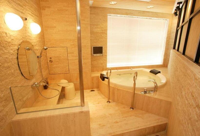 수피리어 주니어 스위트, Honjin Hiranoya Kachoan