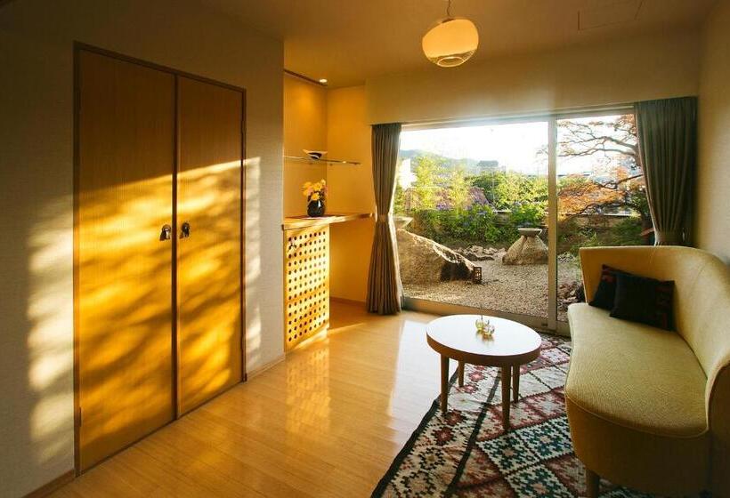 家庭间, Honjin Hiranoya Kachoan