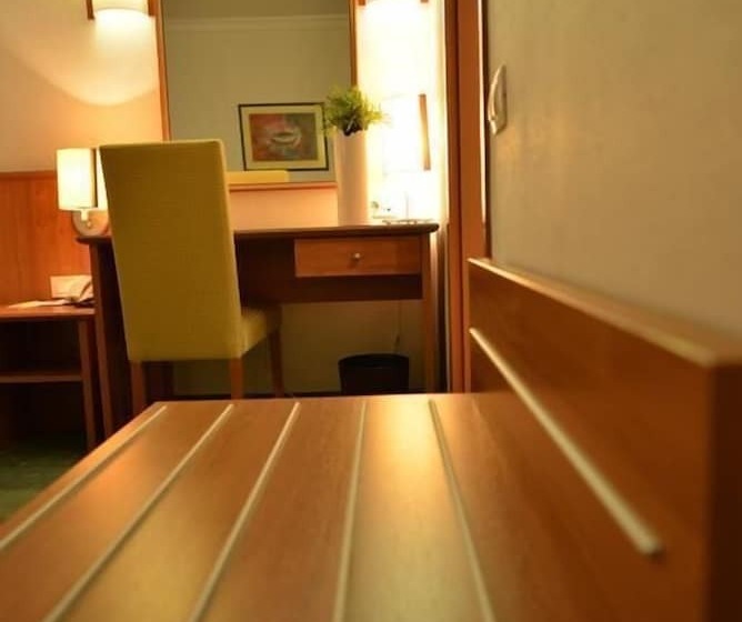 اتاق استاندارد, Karpos